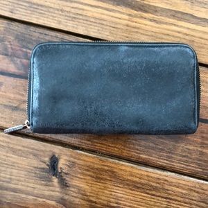 Tory Burch Bags - Tory Burch Black Wallet. VERY WORN Tory Burch Bags - Tory Burch Black Wallet. VERY WORN